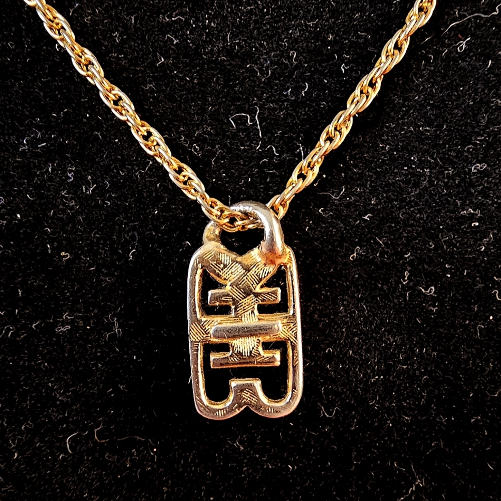 ✨️Givenchy 4G Logo Pendant Vintage Gold Tone Rope Chain Necklace✨️ - Picture 13 of 14